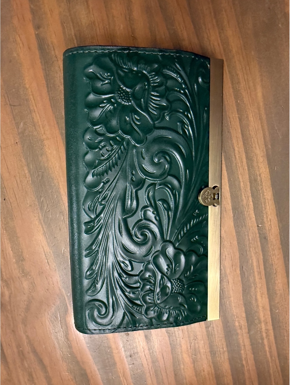 Patricia Nash tooled leather wallet Green like new